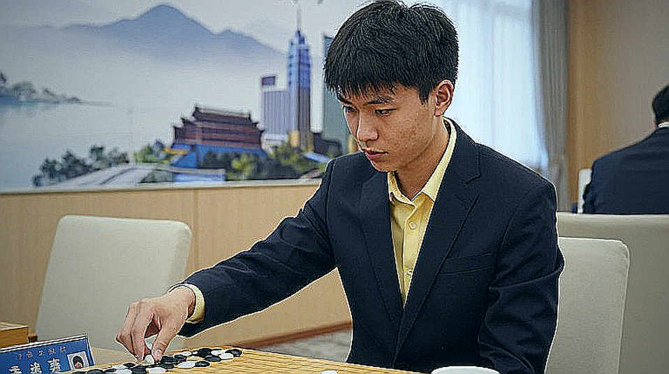 Samarkand 2026: Khi một phòng khách sạn trở thành nước cờ đầu tiên