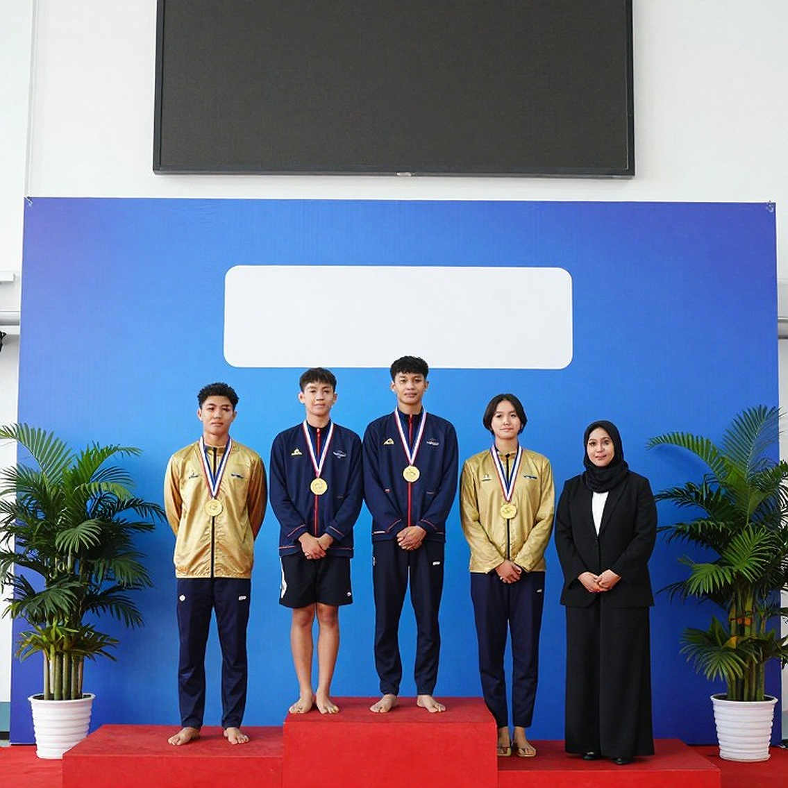 Shin Ohashi, cú bơi 2:04.83 và mô hình 200m ếch đi ngược dòng chảy của làng bơi nam