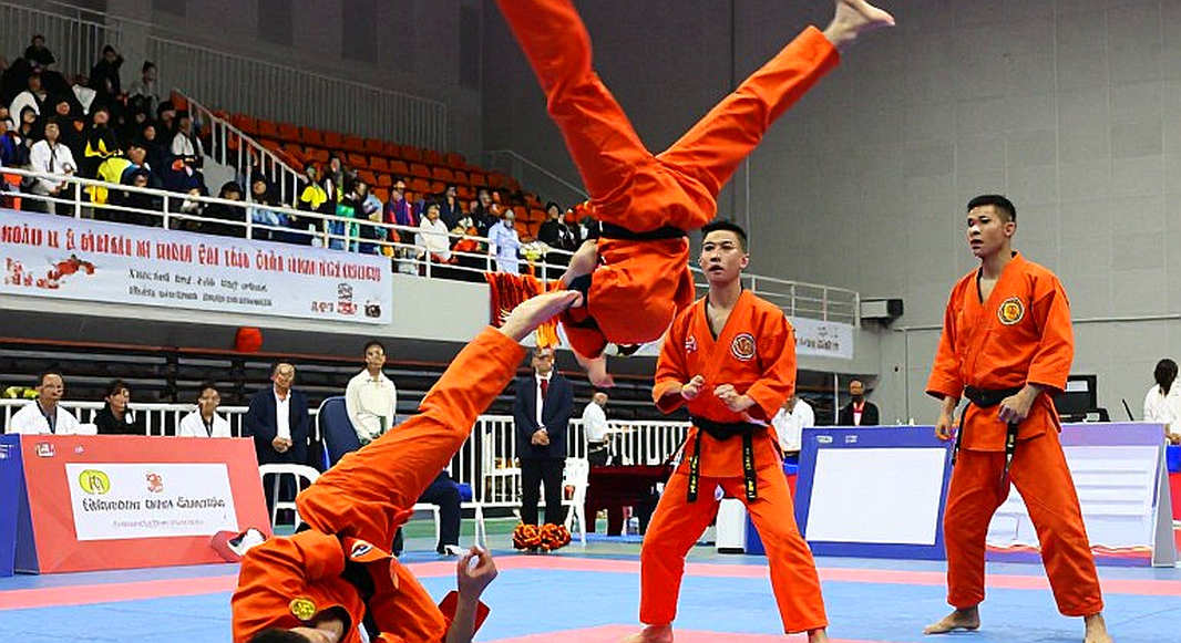 Hồ sơ bị viết lại: ba người thật trong tiểu thuyết võ hiệp và một cơ chế trách nhiệm không tồn tại