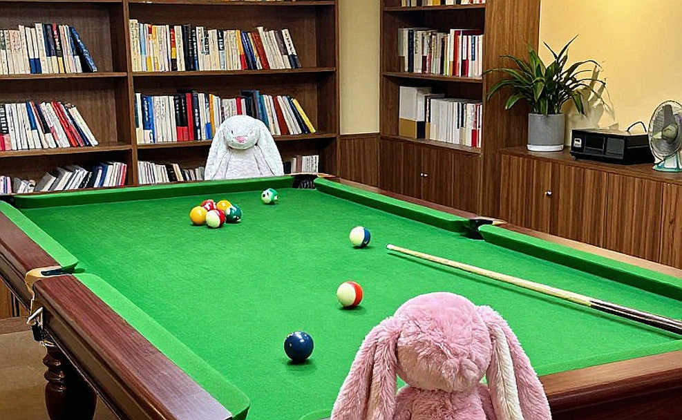 Clint I'anson và vòng tròn khép kín của Iwan Simonis: Giải mã bản hợp đồng đại sứ Blackball Clint I'anson và vòng tròn khép kín của Iwan Simonis: Giải mã bản hợp đồng đại sứ Blackball