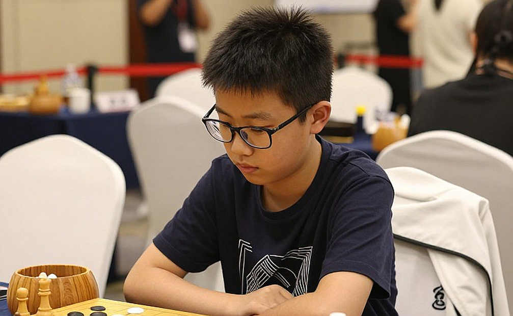 5.e5 – Nước cờ "Knight magic" và bài học về niềm tin thiếu dữ liệu