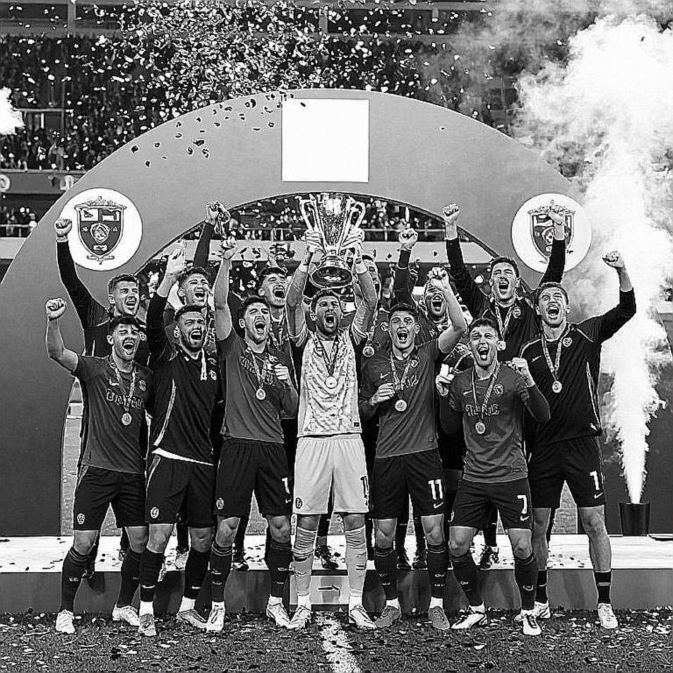 Hình học của sự sụp đổ: Khi hàng tiền vệ V-League lùi thêm bốn mét