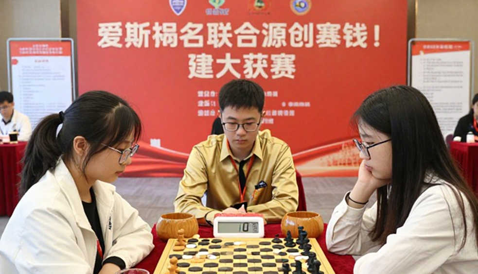 ChessBase Magazine 225: Hai mươi bảy ván cờ ngắn và một nền công nghiệp đang đếm số trang