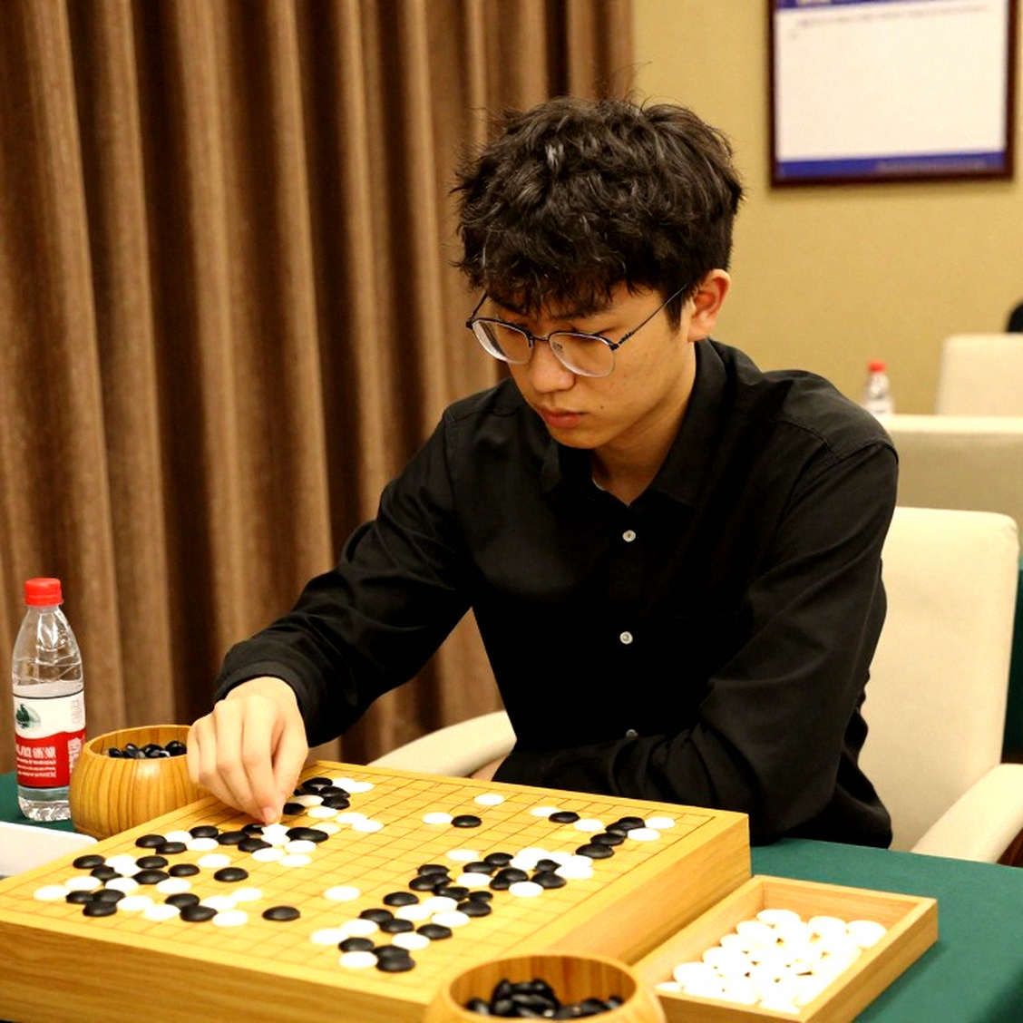 Carlsen, AI và khoảng cách 20 lần: ngôi vương cờ vua đang được định giá lại