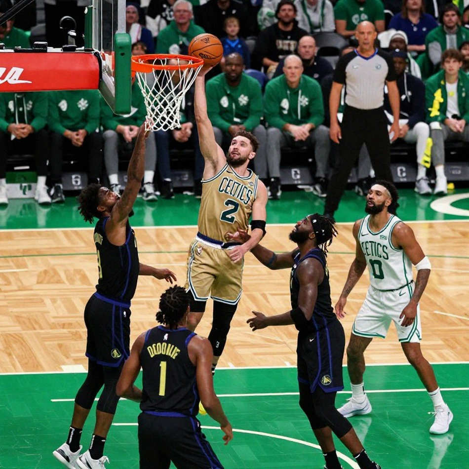 Cổ tay của Nigel Hayes-Davis, khoảng trống Panathinaikos và cách một ngôi sao tự viết câu chuyện của mình