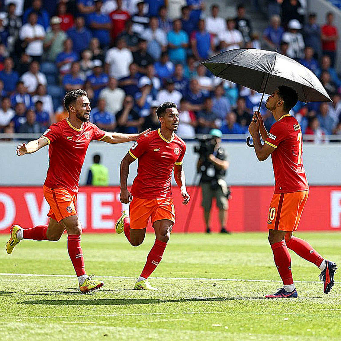 Khoảng trống giữa hai tuyến: V.League đang bỏ quên nửa bản đồ nhiệt của chính mình