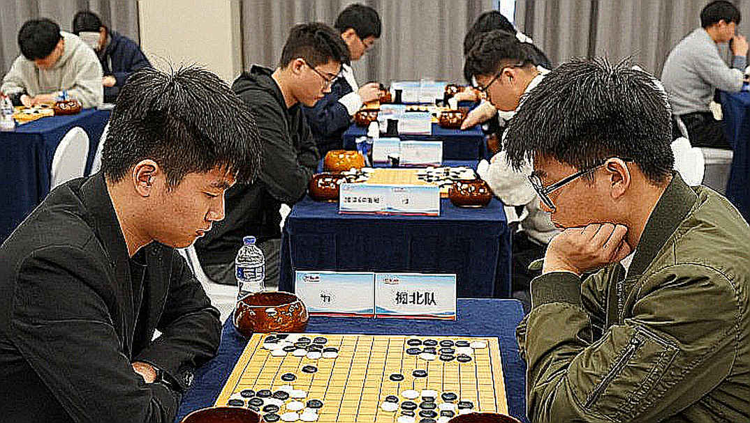 Gukesh ngồi bàn số 4 tại Olympiad cờ vua Samarkand: Khi nhà vô địch thế giới chọn lùi một bước