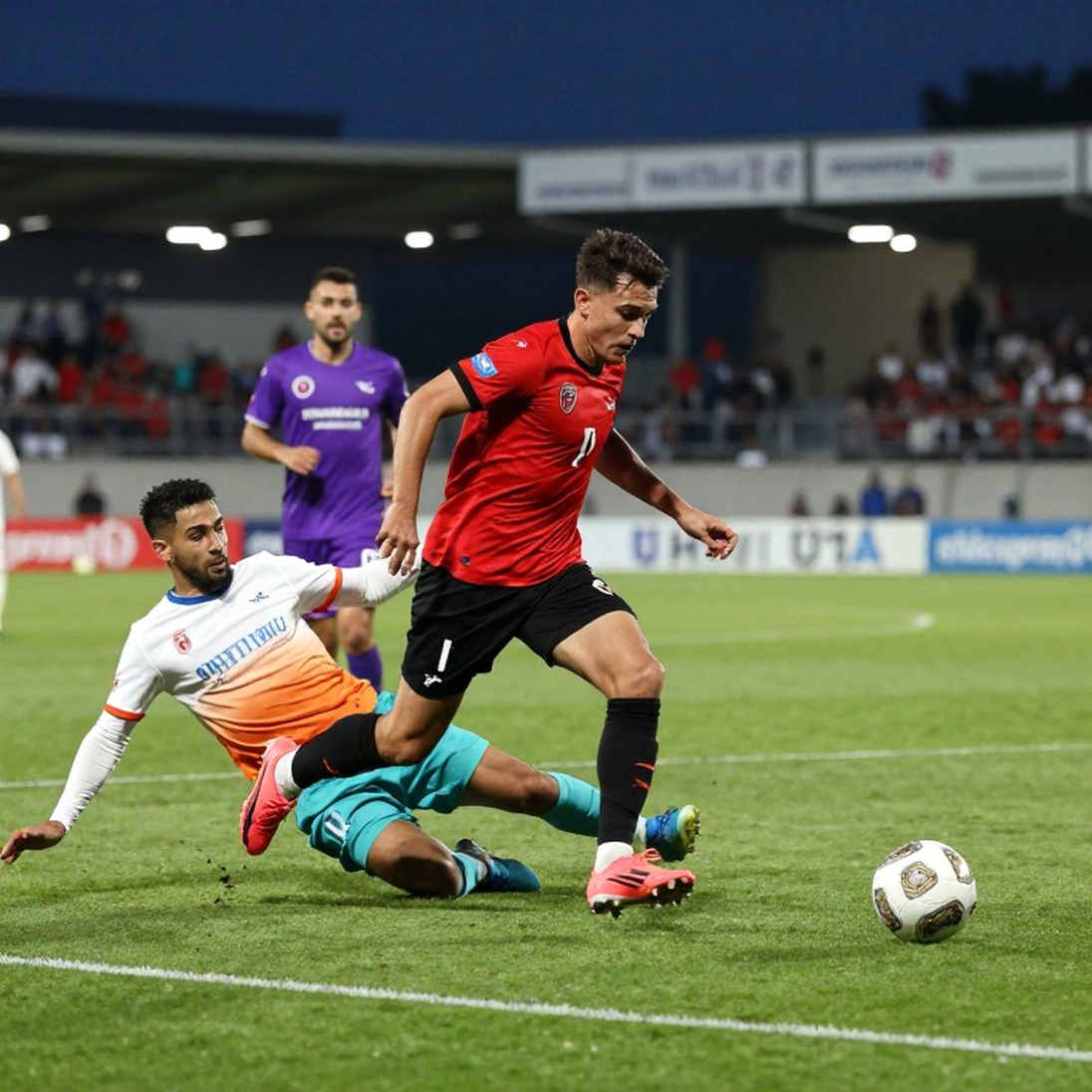 Ligue 1 và nghệ thuật im lặng: Những con số không ai được phép đọc