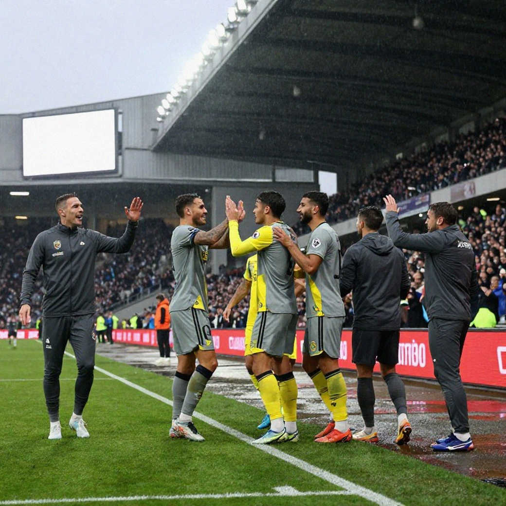 Alex Scott và cú đặt cược 60 triệu bảng: Chelsea, Arsenal, Liverpool và chiếc đồng hồ hợp đồng đang chạy ngược