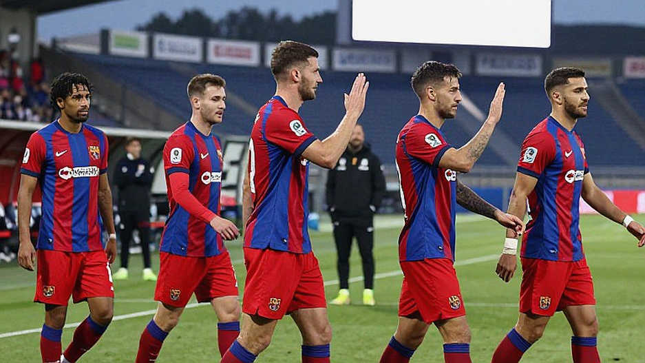 Việt Nam 0-1 Thái Lan: bốn sự thay đổi, một khoảng trống, và phút thứ mười Việt Nam 0-1 Thái Lan: bốn sự thay đổi, một khoảng trống, và phút thứ mười